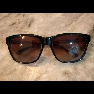 Tory Burch black front sunglasses with case